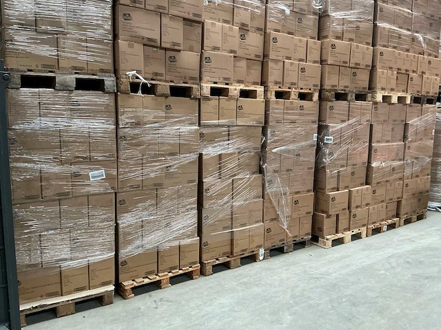 Partij tasty tinie's - 33 pallets - volle vracht (10896x) - afbeelding 1 van  19