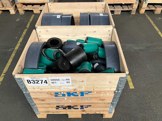 Partij technische kunststof ringen en onderdelen 211kg - afbeelding 1 van  4