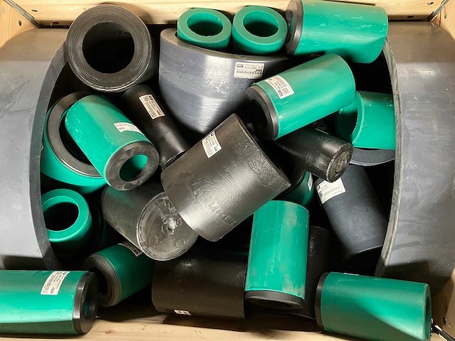 Partij technische kunststof ringen en onderdelen 211kg - afbeelding 4 van  4