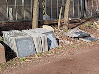 Partij tegels en pallisadebanden - afbeelding 1 van  10