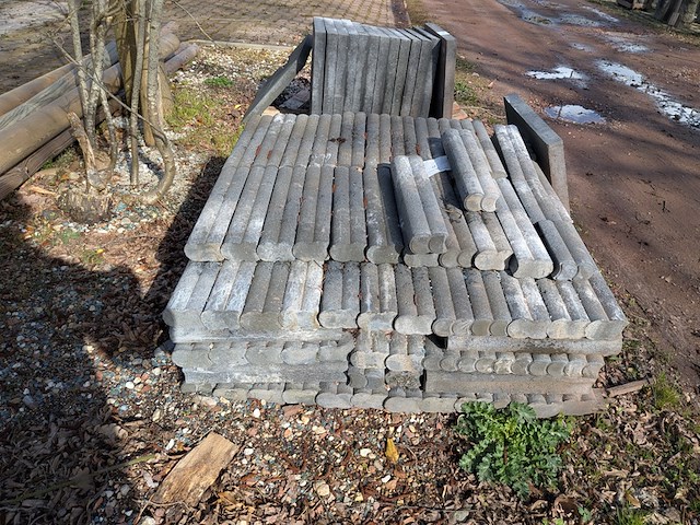 Partij tegels en pallisadebanden - afbeelding 9 van  10