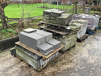 Partij tegels en stenen - afbeelding 2 van  7