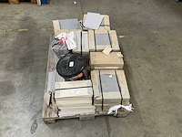 Partij tegels - afbeelding 1 van  2