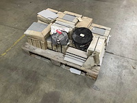 Partij tegels - afbeelding 2 van  2