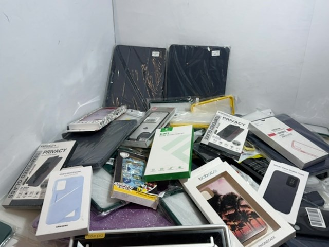 Partij telefoon- en tablet hoesjes en accessoires - afbeelding 2 van  9