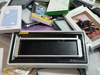 Partij telefoon- en tablet hoesjes en accessoires - afbeelding 3 van  9