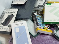 Partij telefoon- en tablet hoesjes en accessoires - afbeelding 9 van  9