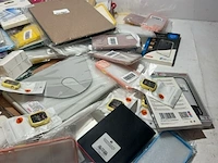 Partij telefoon en tablet hoesjes en accessoires - afbeelding 4 van  7