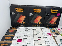 Partij telefoon hoesjes en screen protectors, panzer glass en xqisit - afbeelding 3 van  9