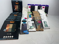 Partij telefoon tablet hoesjes en screen protectors, panzerglass, xqisit, azuri en itskins - afbeelding 1 van  7