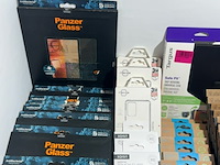 Partij telefoon tablet hoesjes en screen protectors, panzerglass, xqisit, azuri en itskins - afbeelding 3 van  7