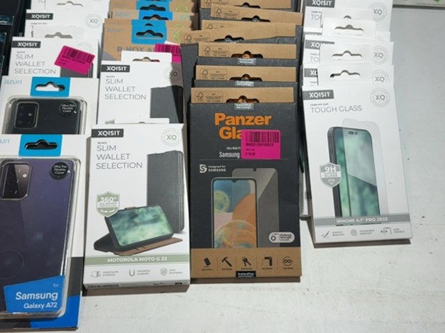 Partij telefoon tablet hoesjes en screen protectors, panzerglass, xqisit, azuri en itskins - afbeelding 5 van  7
