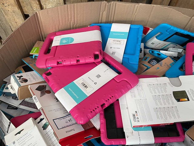 Partij telefoon, tablet hoesjes & telefoonhouders - afbeelding 3 van  6