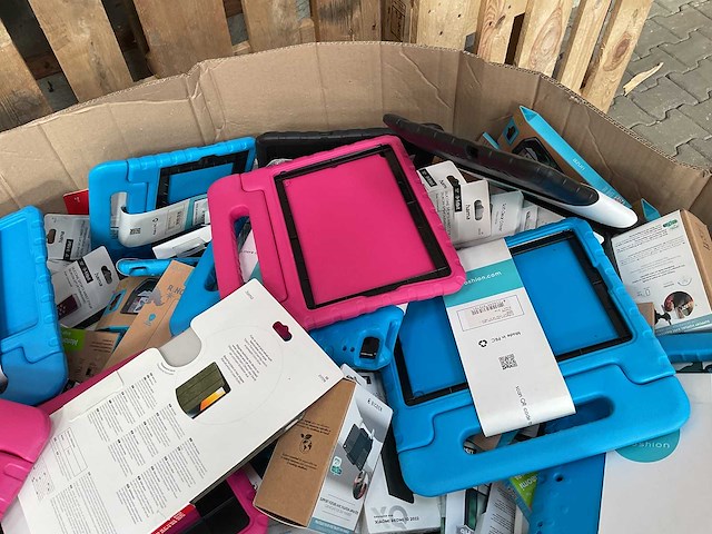 Partij telefoon, tablet hoesjes & telefoonhouders - afbeelding 4 van  6