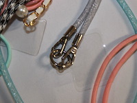 Partij telefoonhangers voor om nek 24 stuks zie foto in ds c - afbeelding 5 van  9