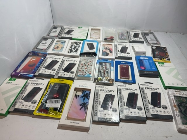 Partij telefoonhoesjes, diverse merken en types 32 stuks - afbeelding 1 van  4