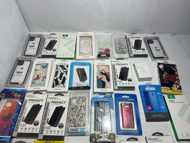 Partij telefoonhoesjes, diverse merken en types 32 stuks - afbeelding 3 van  4