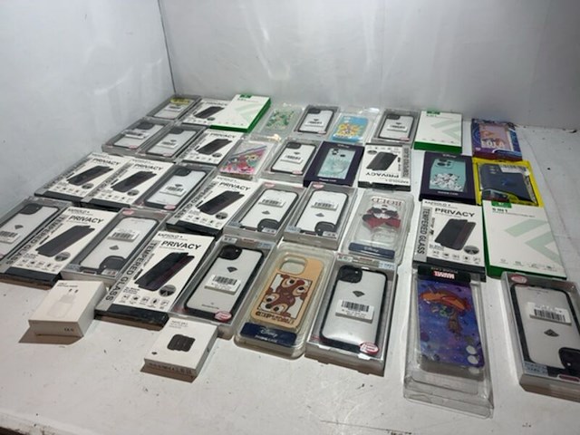 Partij telefoonhoesjes, diverse merken en types 32 stuks - afbeelding 1 van  6