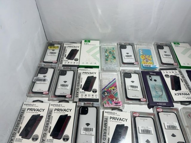 Partij telefoonhoesjes, diverse merken en types 32 stuks - afbeelding 2 van  6
