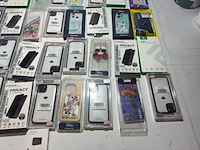 Partij telefoonhoesjes, diverse merken en types 32 stuks - afbeelding 4 van  6