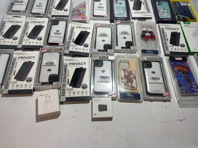 Partij telefoonhoesjes, diverse merken en types 32 stuks - afbeelding 5 van  6