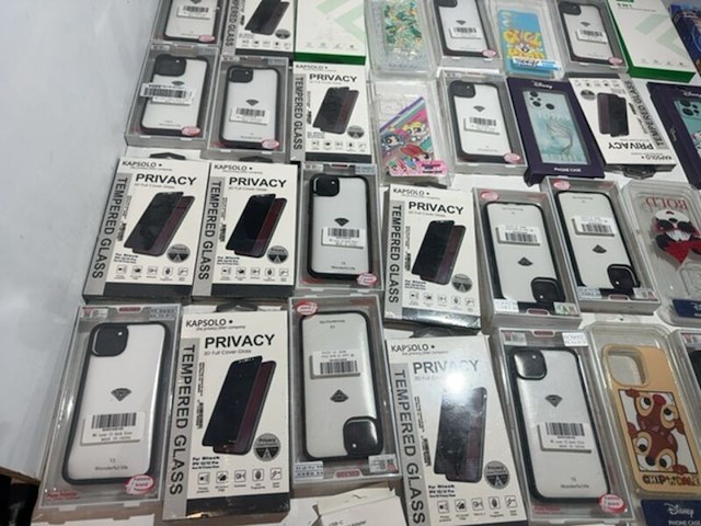 Partij telefoonhoesjes, diverse merken en types 32 stuks - afbeelding 6 van  6
