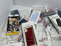 Partij telefoonhoesjes, diverse merken en types 70 stuks - afbeelding 3 van  6