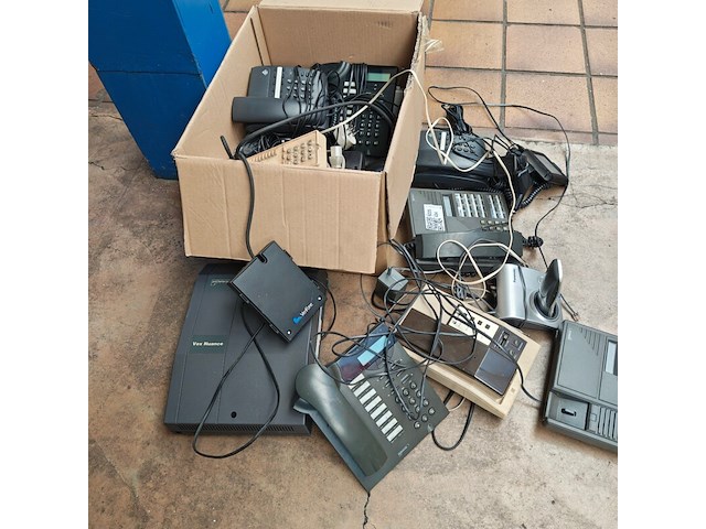 Partij telefoons - afbeelding 2 van  2