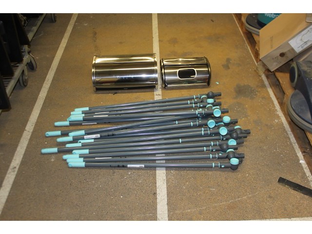 Partij telescoop stelen c.a. 18 stuks + broodbak 2 stuks - afbeelding 1 van  11