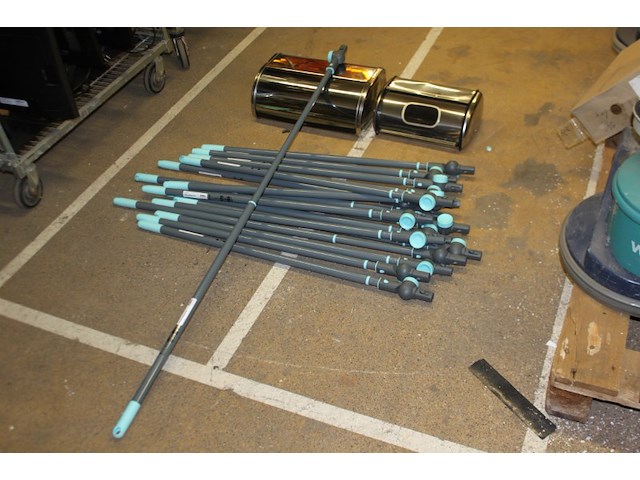 Partij telescoop stelen c.a. 18 stuks + broodbak 2 stuks - afbeelding 8 van  11