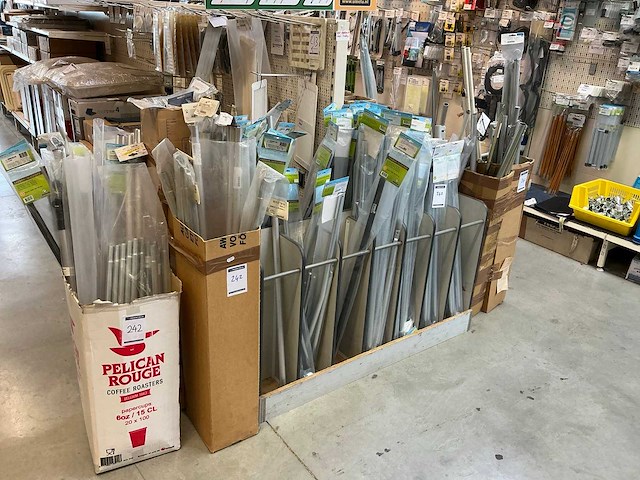 Partij tent- tarp en luifelstokken - afbeelding 1 van  16