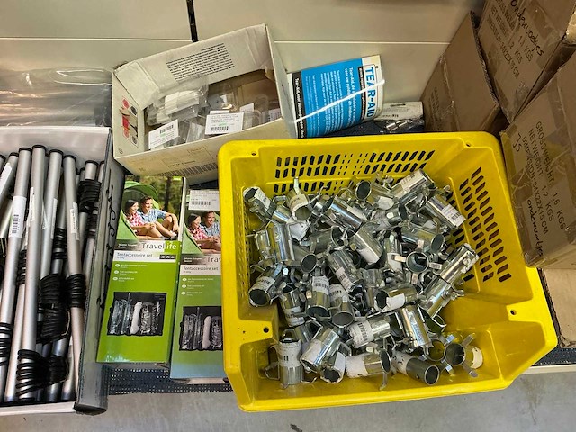 Partij tent-en camperbenodigdheden - afbeelding 3 van  64