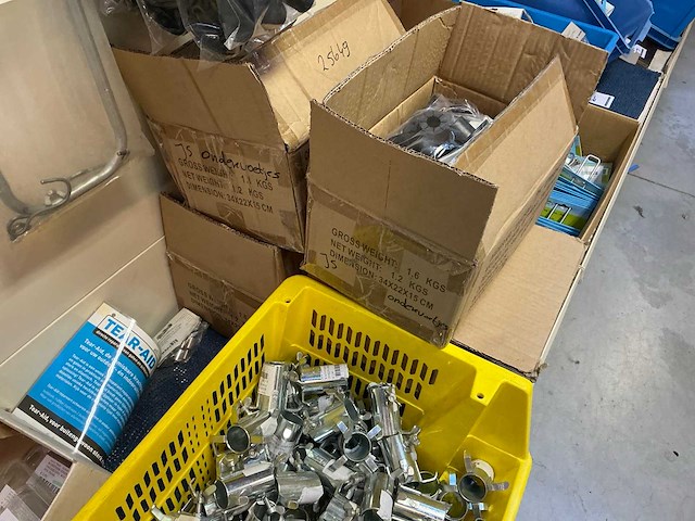 Partij tent-en camperbenodigdheden - afbeelding 4 van  64