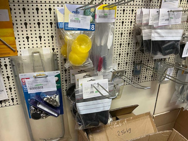 Partij tent-en camperbenodigdheden - afbeelding 9 van  64