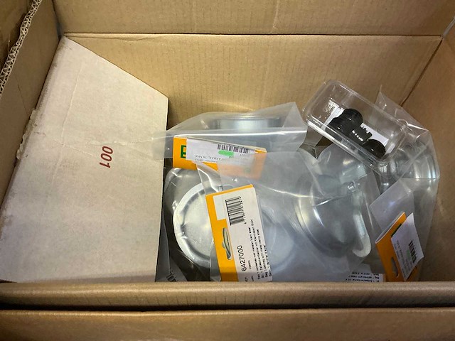 Partij tent-en camperbenodigdheden - afbeelding 14 van  64