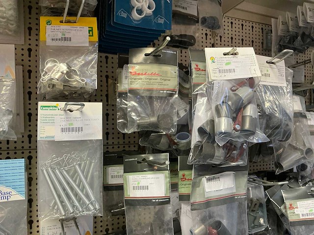 Partij tent-en camperbenodigdheden - afbeelding 20 van  64