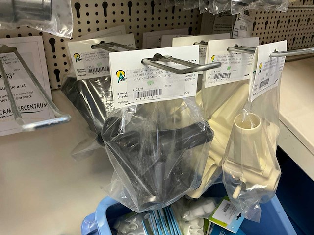 Partij tent-en camperbenodigdheden - afbeelding 27 van  64