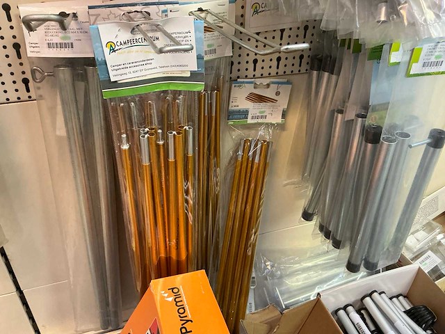 Partij tent-en camperbenodigdheden - afbeelding 63 van  64