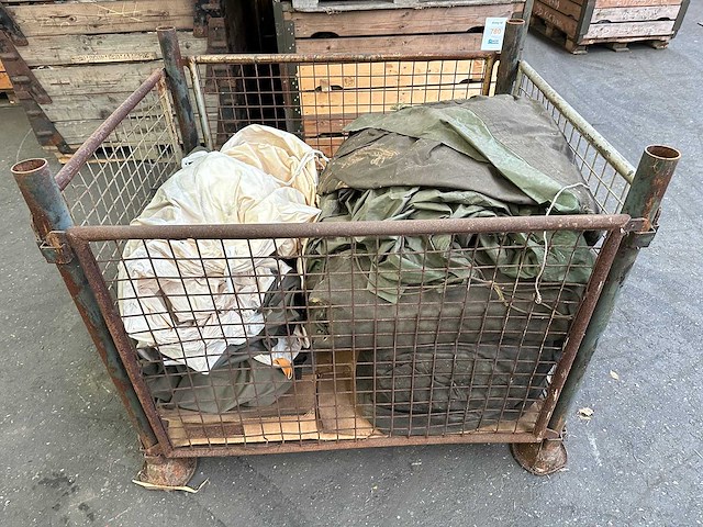 Partij tentdoek en grondzeil - afbeelding 1 van  4