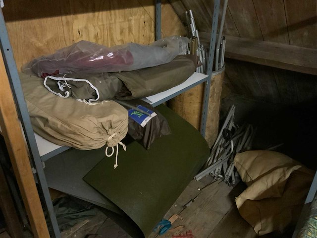 Partij tenten en stokken - afbeelding 2 van  9