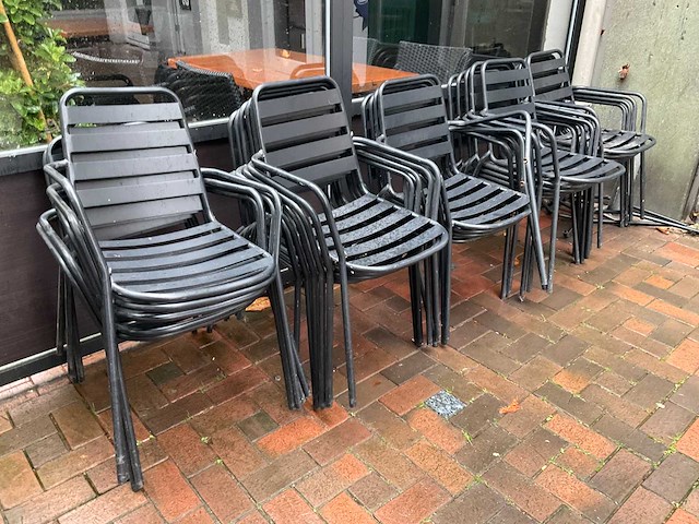 Partij terrasstoelen defect - afbeelding 1 van  2