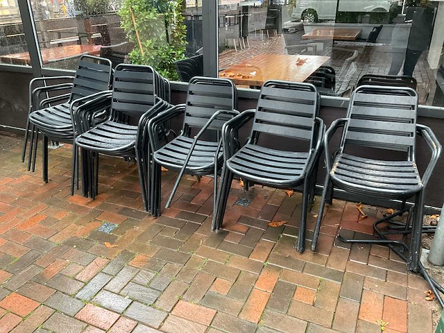 Partij terrasstoelen defect - afbeelding 2 van  2