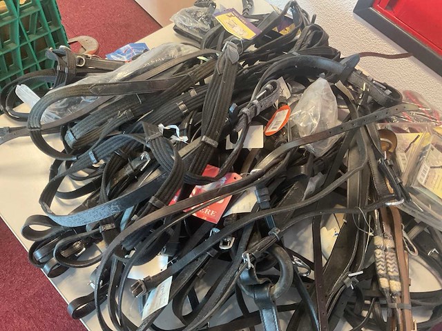 Partij teugels en toebehoren - afbeelding 4 van  5