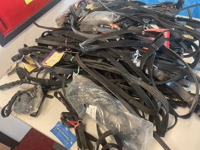 Partij teugels en toebehoren - afbeelding 5 van  5