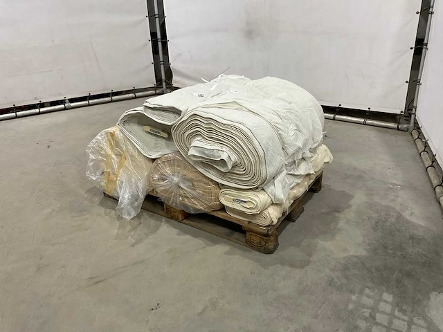 Partij textiel - afbeelding 1 van  8