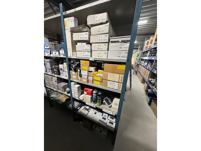 Partij thermostaten en onderdelen - afbeelding 1 van  16