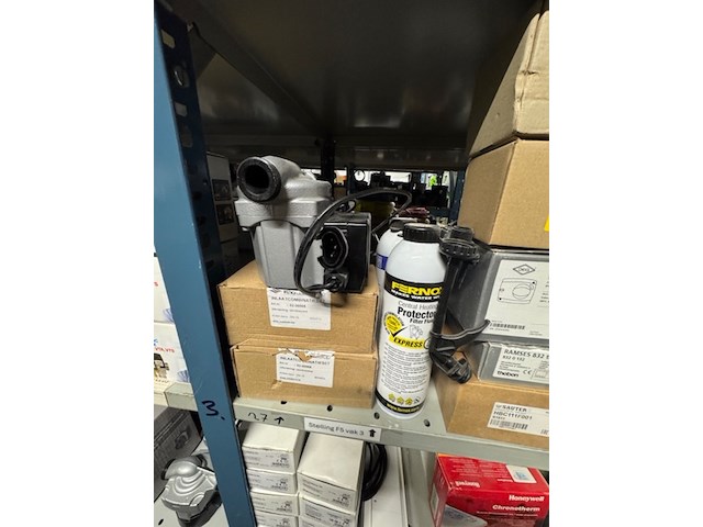 Partij thermostaten en onderdelen - afbeelding 11 van  16