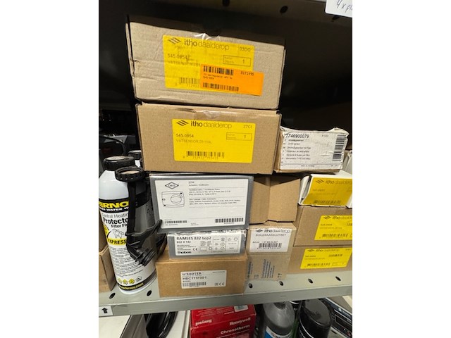 Partij thermostaten en onderdelen - afbeelding 12 van  16