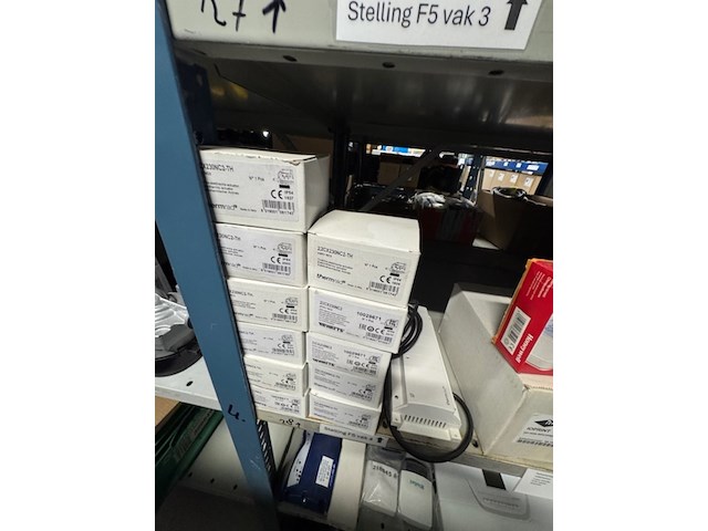 Partij thermostaten en onderdelen - afbeelding 15 van  16