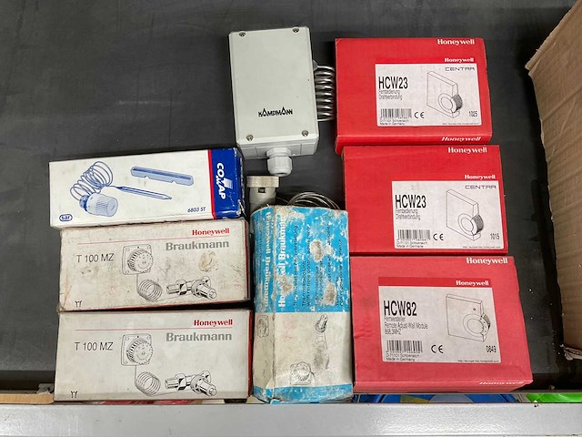 Partij thermostaten en regelcomponenten - afbeelding 2 van  3